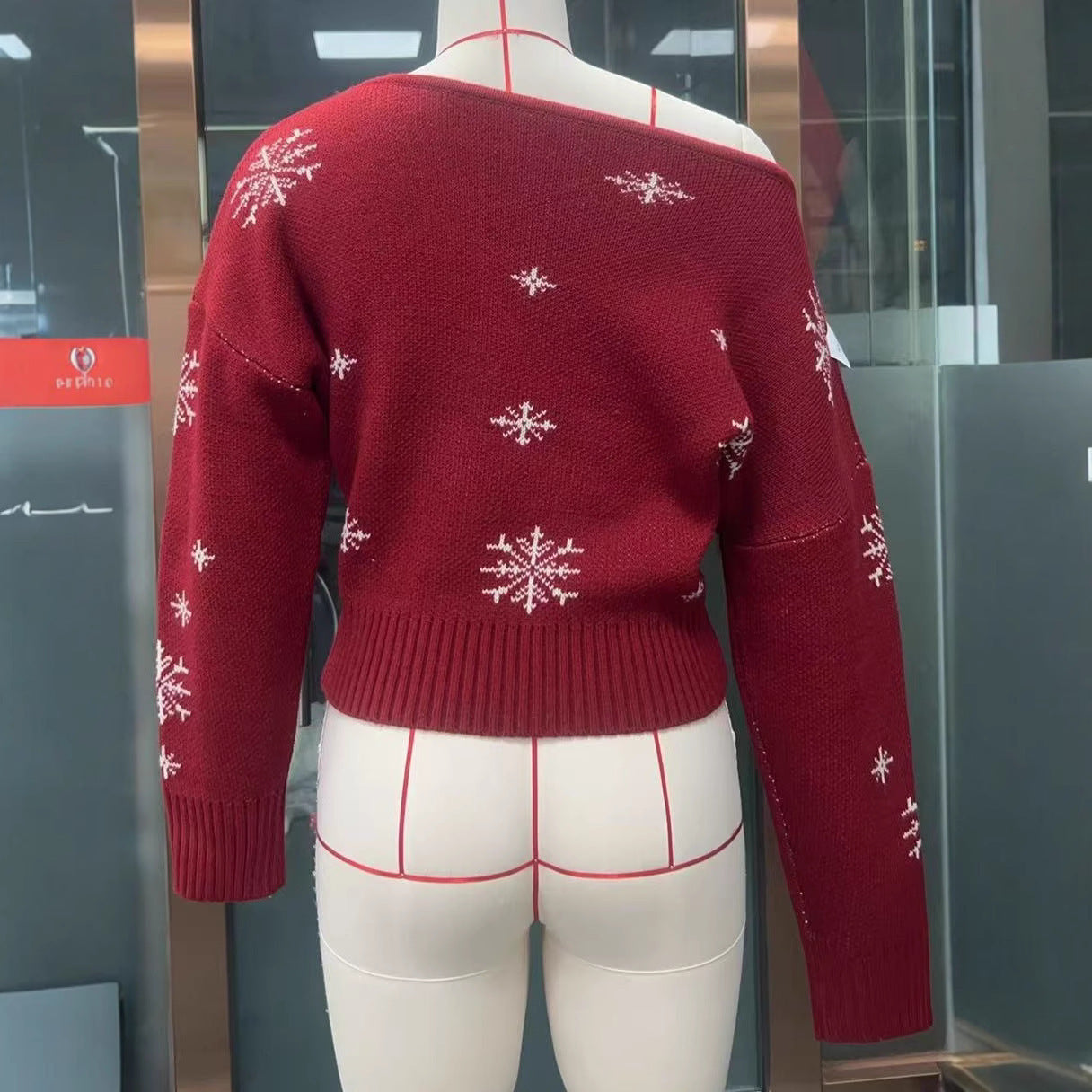 Kobiecy Sweter Świąteczny Off-Shoulder w Śnieżynki (Czerwony / Czarny)