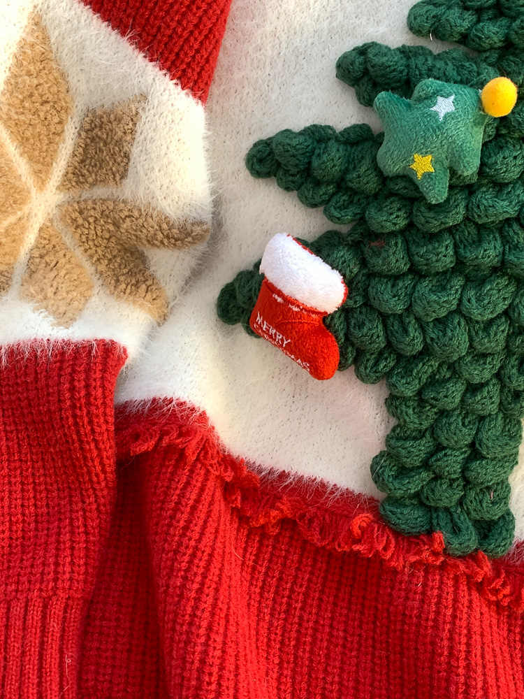 Sweter Świąteczny z Choinką 3D i Pluszowymi Ozdobami